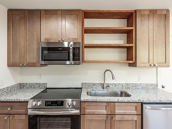 24th image of 655 Cummings Ln