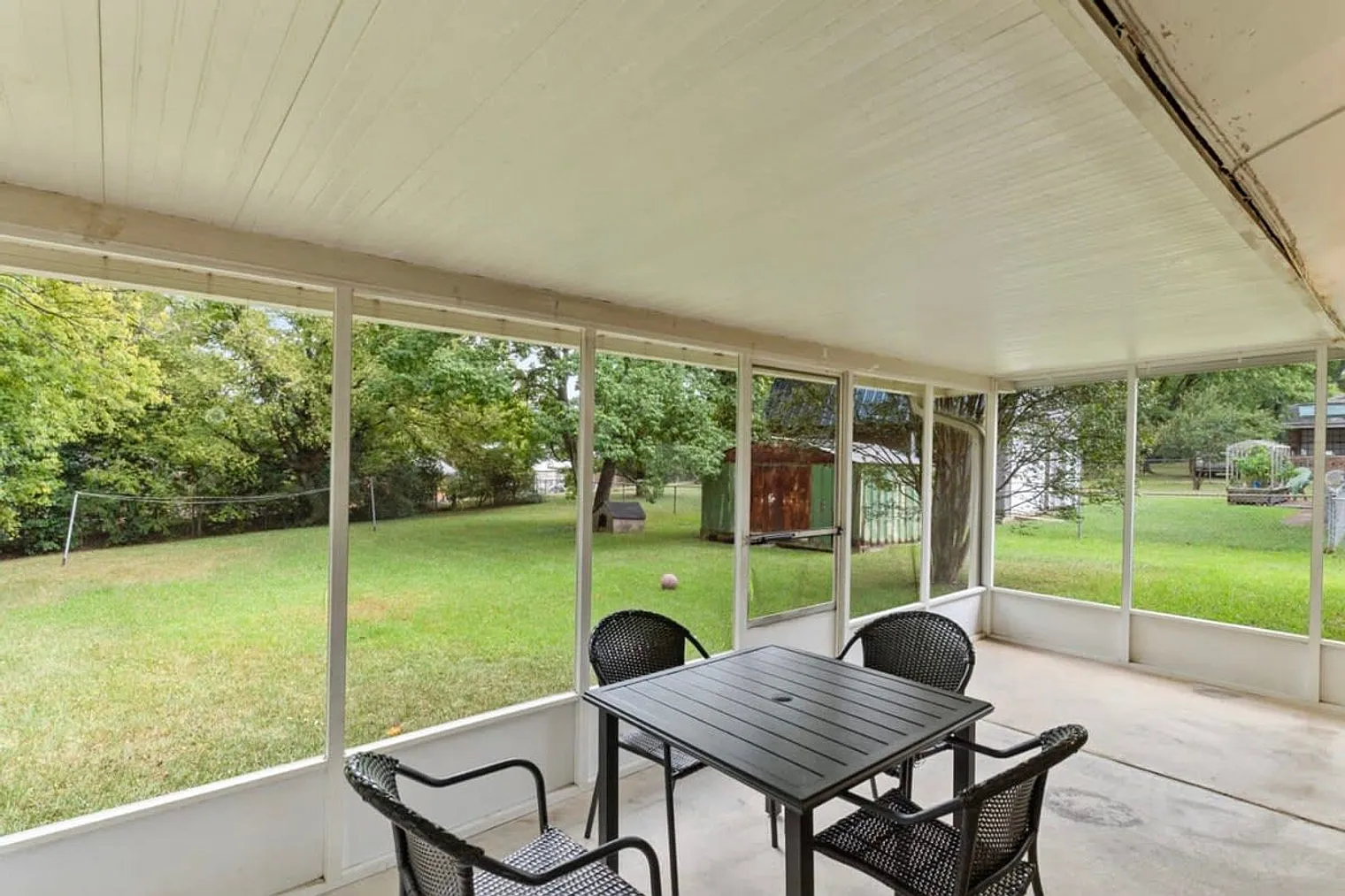 4 bed, 2.0 bath, 1496 sqft, $2,803 — Photo 4