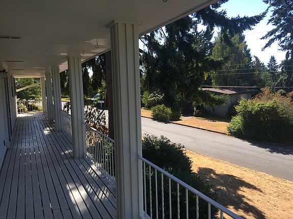 3rd image of 17716 NE 9th St