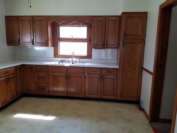 2nd image of 109 Campbell St