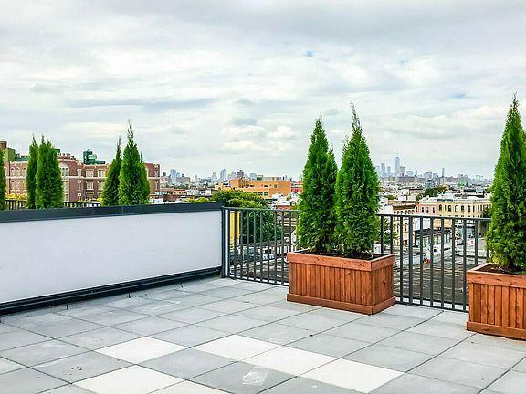 4th image of 1530 Putnam Ave #1R