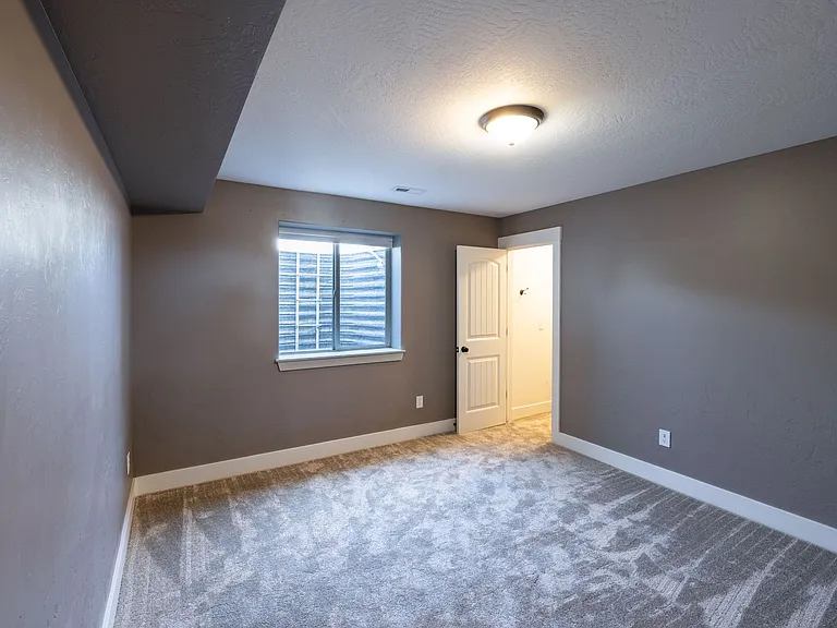 303 S Park Ave — Photo 23