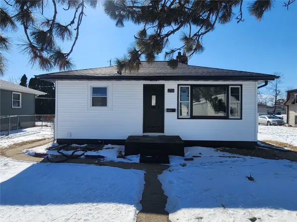 2721 5th Ave, Marion, IA 52302