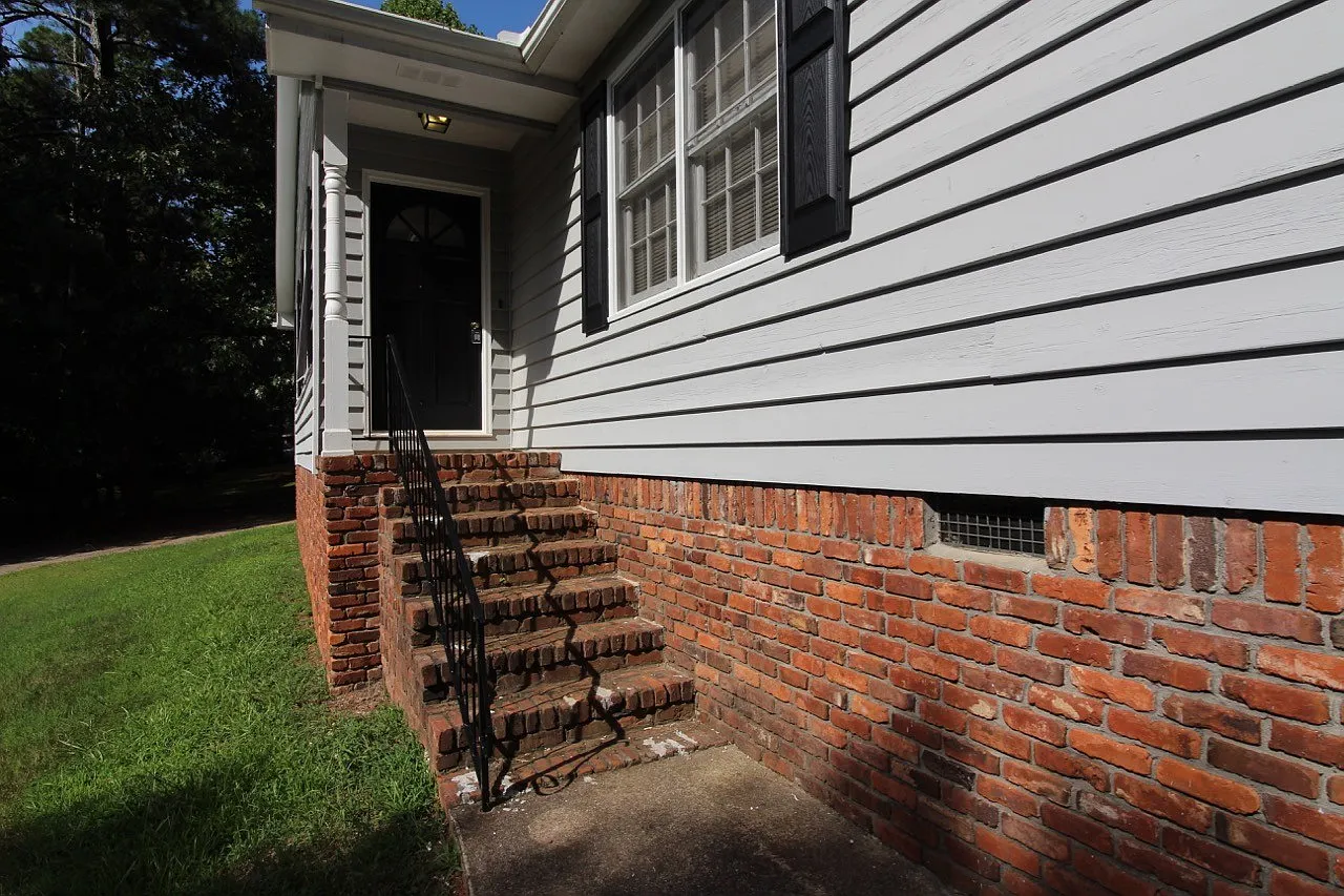 2 bedroom duplex in Canton! — Photo 2