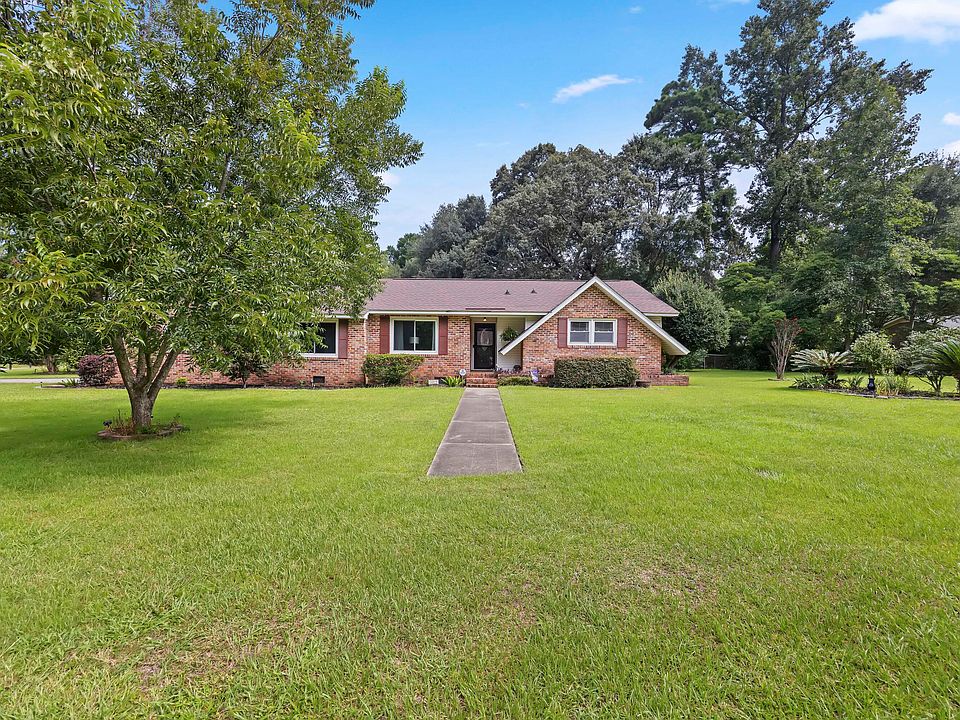 1st image of 407 Rose Ln