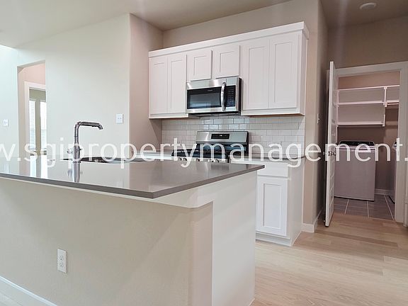 5th image of 913 London Town Ln