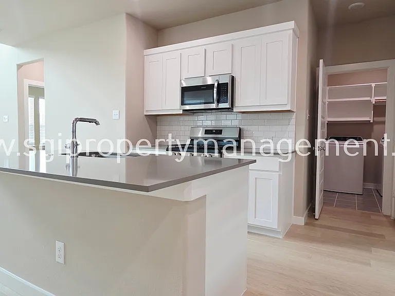 913 London Town Ln — Photo 5
