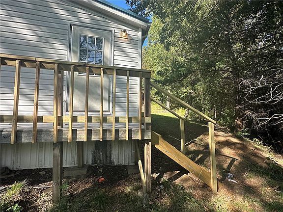 4th image of 120 Hillside Dr