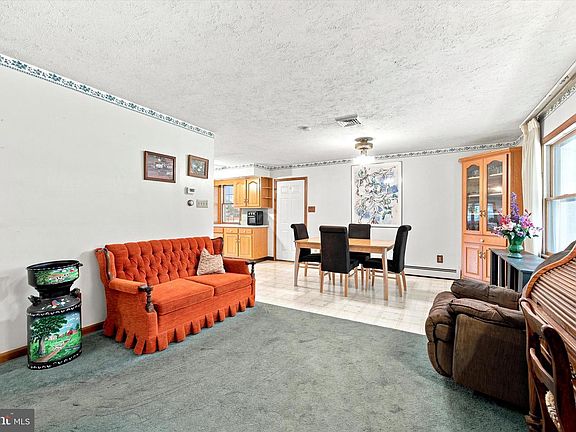 3rd image of 360 Oak Dr