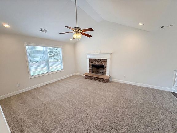 5th image of 3983 Fraser Cir