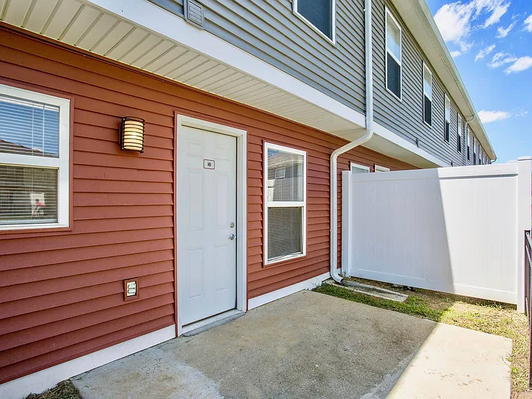 Chariot Pointe Apartments — Photo 24