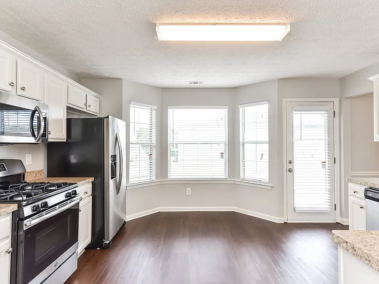 5160 Towne Park Dr — Photo 10