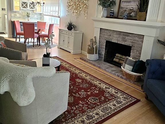 3rd image of 218 Highland Ct