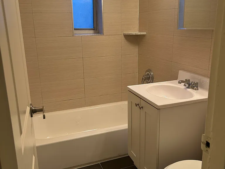 472 Howard Ave #2B — Photo 3