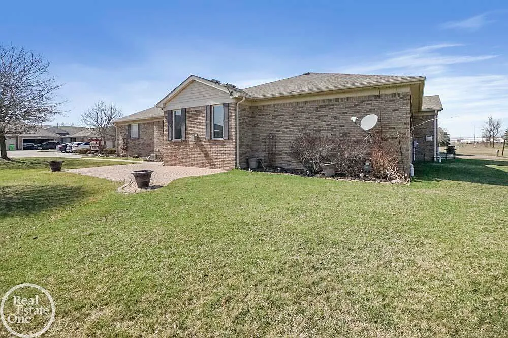 30601 Victoria Ct photo 1