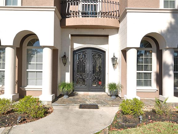 3rd image of 38 Oak Cove Ln