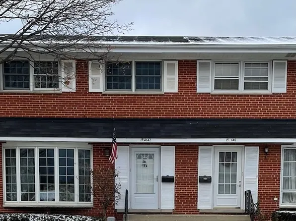 15W642 Virginia Ln, Elmhurst, IL 60126