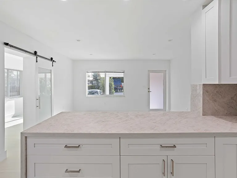 2786 SW 33rd Ave — Photo 19