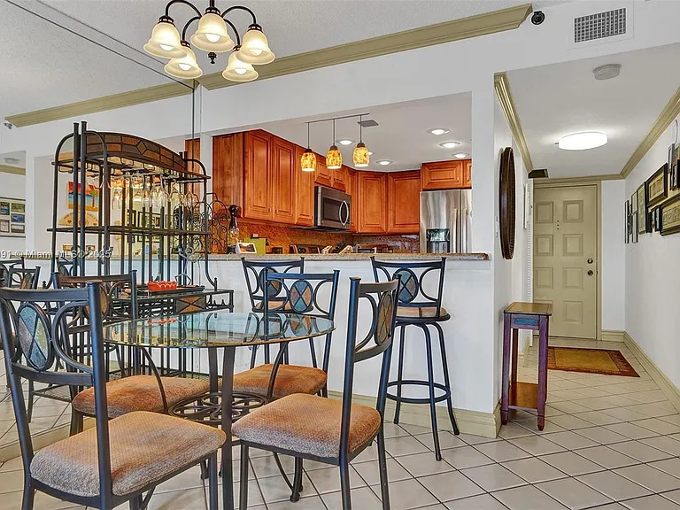 1201 S Ocean Dr — Photo 3