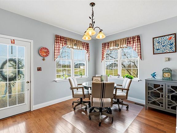 4th image of 860 Boone Rd