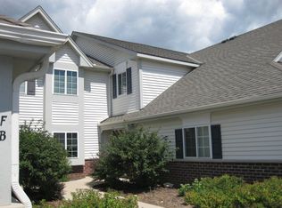 664 Pewaukee Rd, Pewaukee, WI 53072