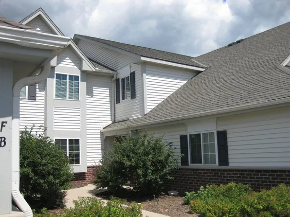664 Pewaukee Rd, Pewaukee, WI 53072