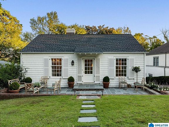 2nd image of 2107 English Village Ln