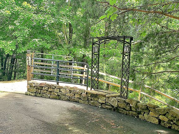 3rd image of 224 Overlook Way