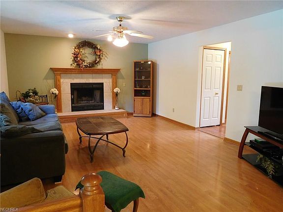 4th image of 4103 Roanoke Dr