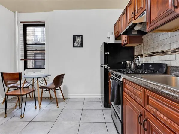 2234 Ocean Avenue image 8 of 23