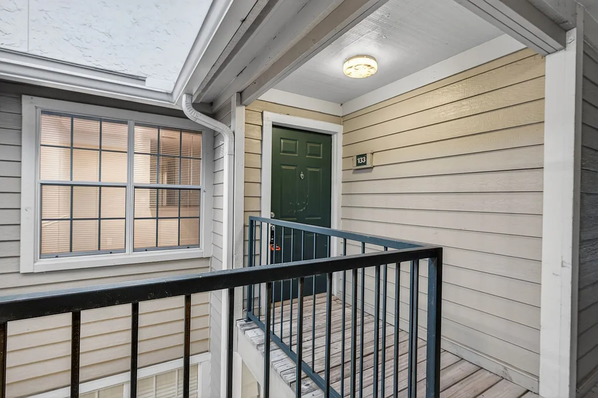 Building Photo - 100 Ironwood Dr #133