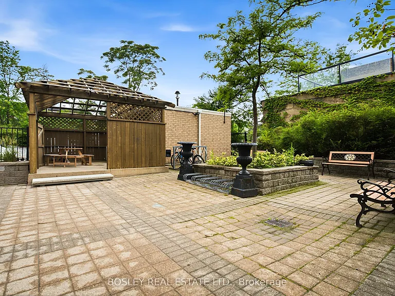 140 W Bathurst St #803 — Photo 34