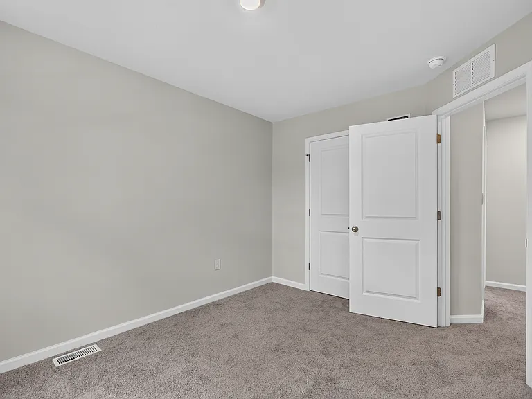 149 Essex Dr — Photo 33