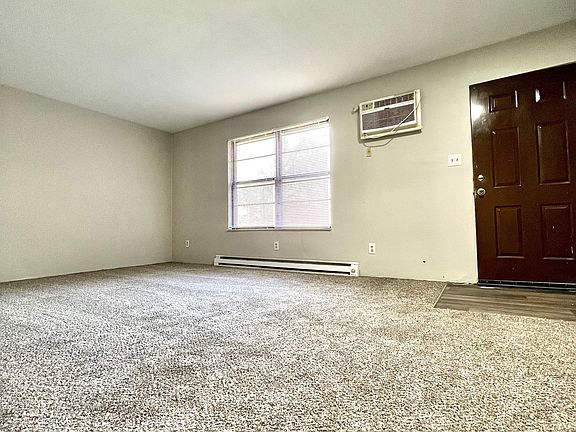 3rd image of 2 Yorkshire Ln APT 3