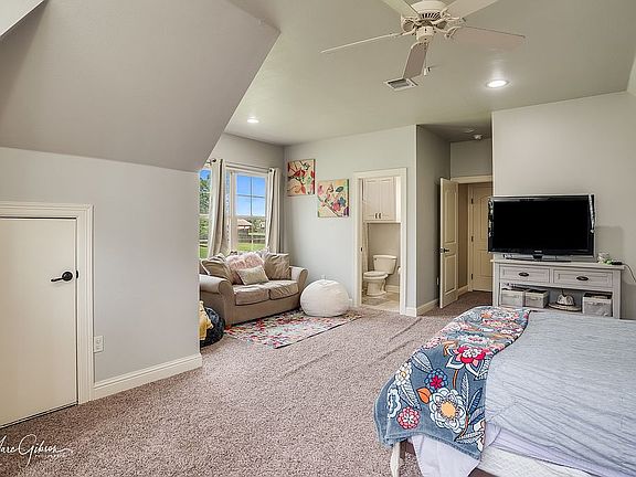 Upstairs bedroom