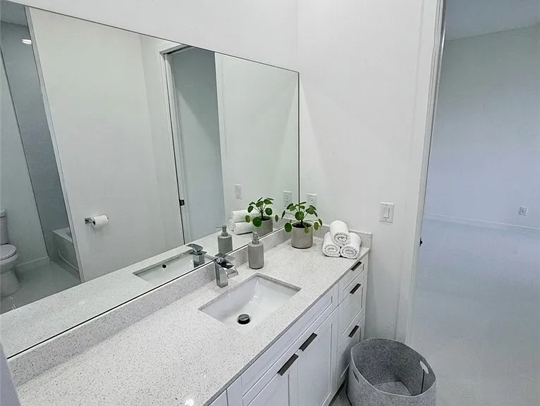 4121 NW 22nd St — Photo 13