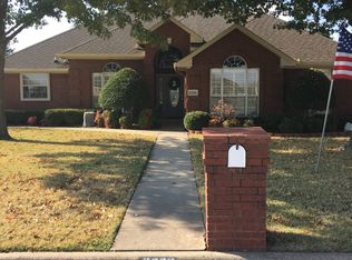 2235 Pecan St, Bonham, TX 75418