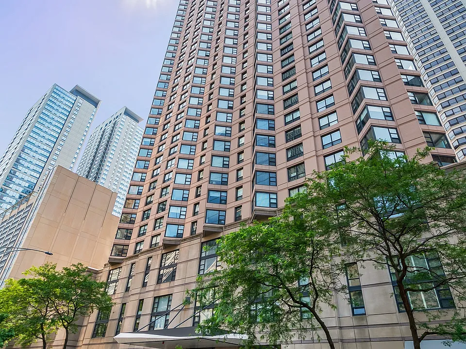 401 E Ontario St #3703