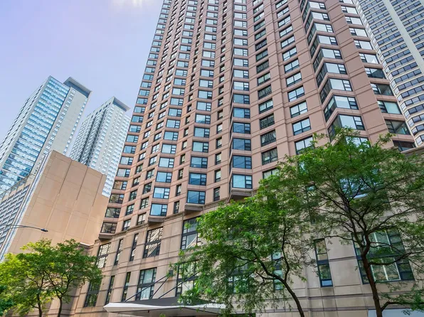401 E Ontario St, Chicago, IL