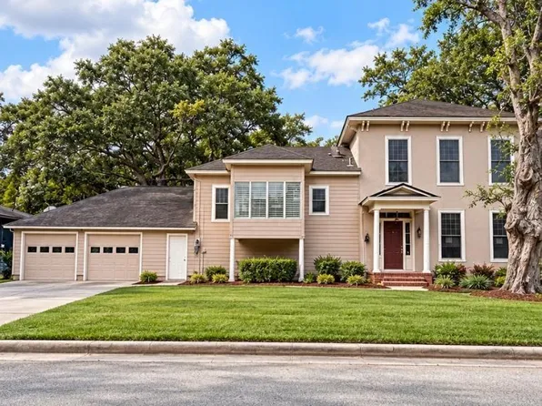 100 W Stockbridge St, Eagle Lake, TX 77434