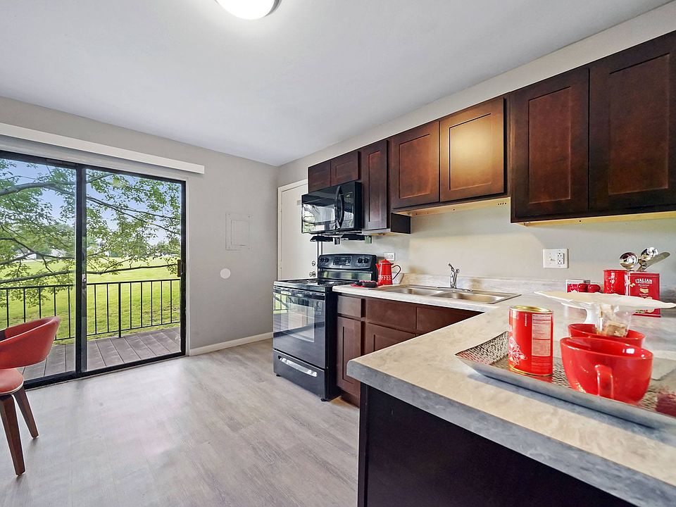 1st image of 148 Gladstone Dr APT 152-101
