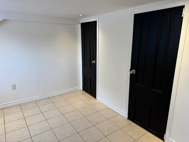 2A Tiverton Ave #2A — Photo 7