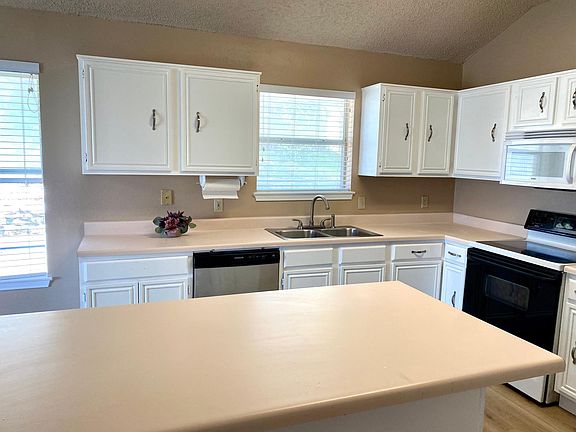 5th image of 1402 Westbriar Dr