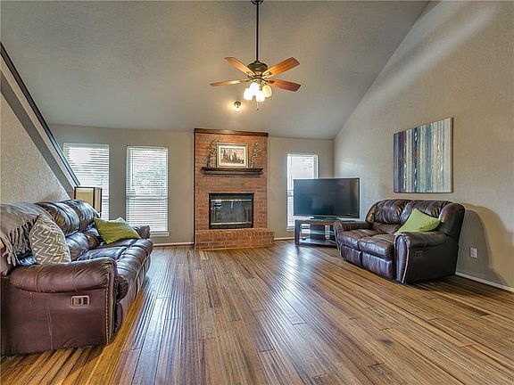 3rd image of 2200 Summer Hollow Ln