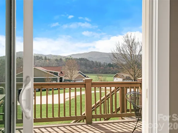 223 River Breeze Ln, Etowah, NC 28729