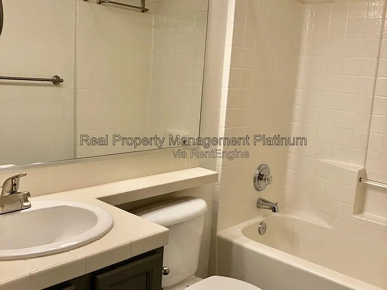 2667 Santa Ana Ave — Photo 8
