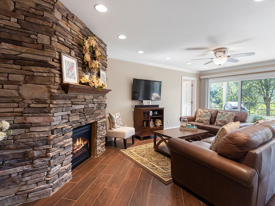 1st image of 17 Abbey Villa Cir #17