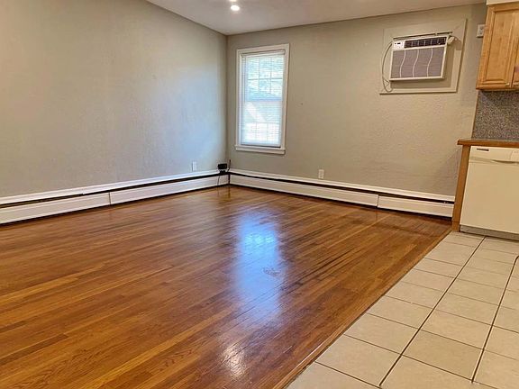 2nd image of 31 Smith St Unit 3