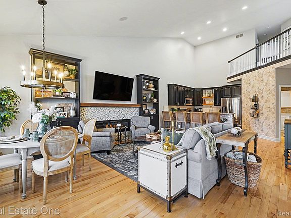 5th image of 686 W Bluff Ct #23