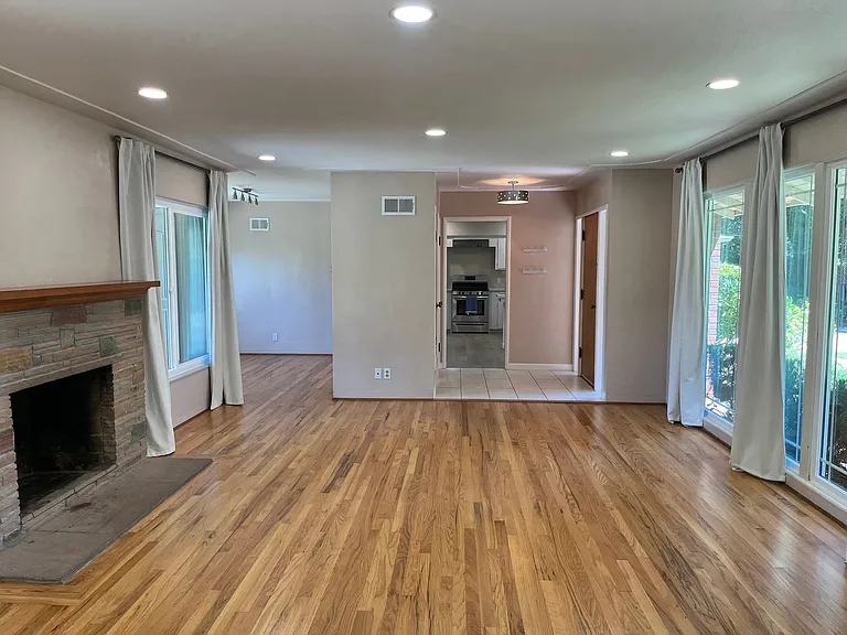 16841 Leroy Ave — Photo 6